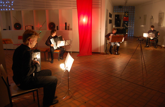 20100511-19_mehrklang_festival_2010_raumklang-klangraum_c_esther_klose_3_web.jpg 20100511-19_mehrklang_festival_2010_raumklang-klangraum_c_esther_klose_3_web.jpg