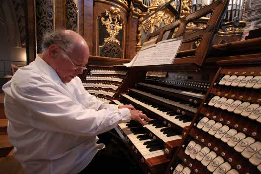 200904_alles_im_fluss_festival_theo_brandmueller_c_anton_scholz_web.jpg 200904_alles_im_fluss_festival_theo_brandmueller_c_anton_scholz_web.jpg