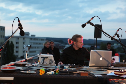 sounding_d_04092010_astrid_karger_rooftop_2752_web.jpg sounding_d_04092010_astrid_karger_rooftop_2752_web.jpg